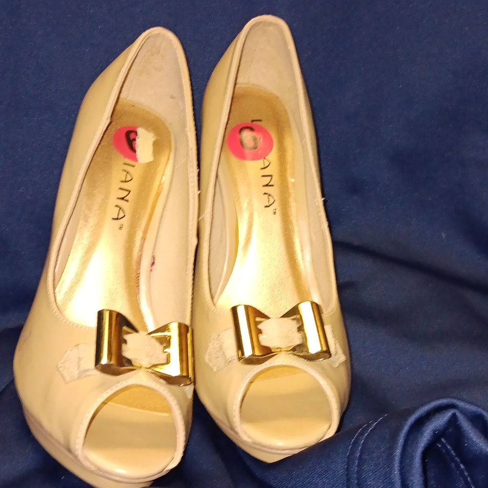 Beige Size 6 bow tie open toe  heel